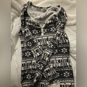 VS PINK SANTA BABY ONESIE